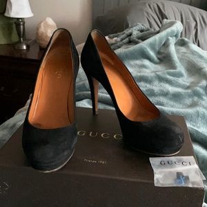 Black Suede Gucci Pumps GUC with box/spare lifts